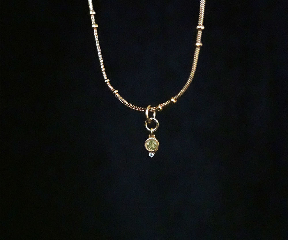 Dazzling August Birthstone: Peridot