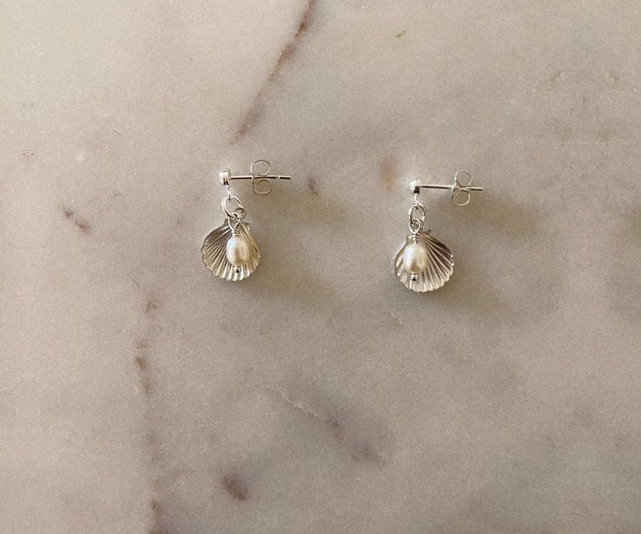 Clam shell studs with freshwater pearl.