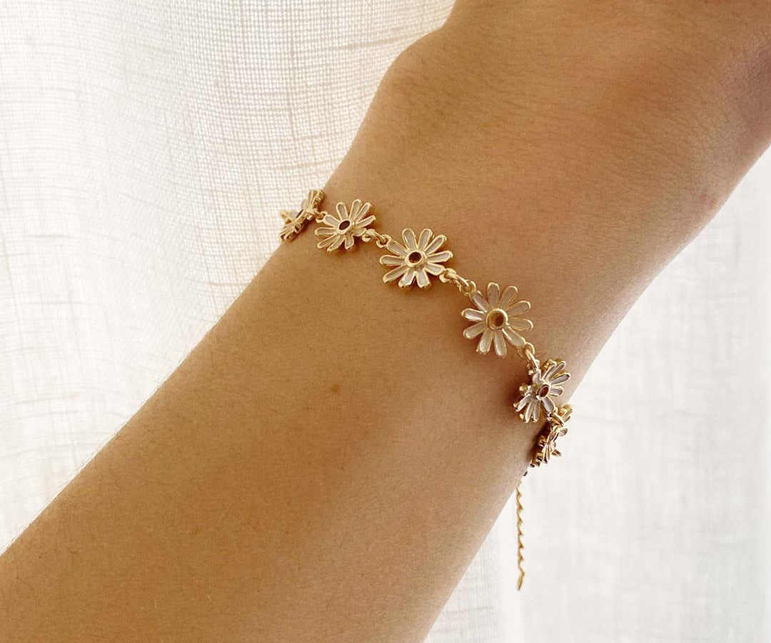 Enamel daisy bracelet