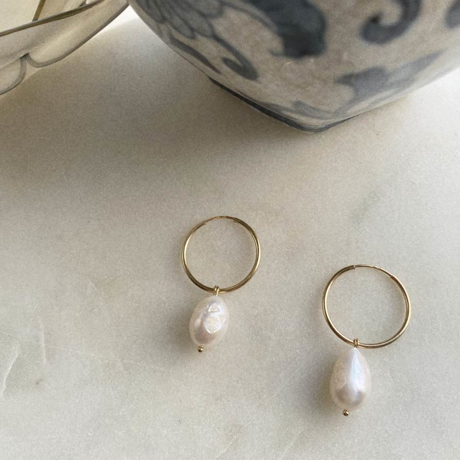 Hera Bold Pearl Hoops